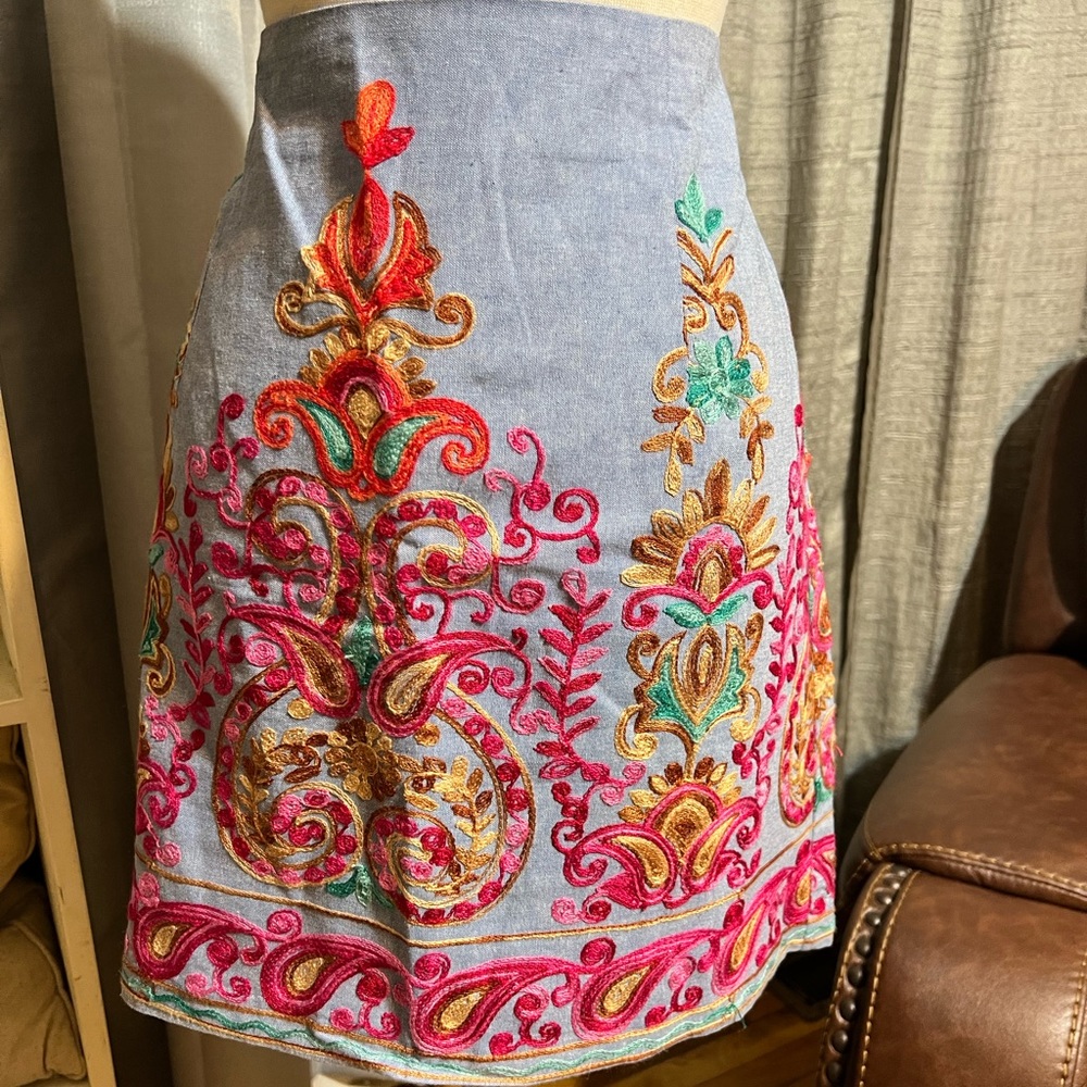 Embroidered stitched skirt